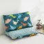 Coussin enfant rectangulaire vert à motifs dinosaures