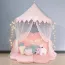 Tipi enfant avec rideau orné de petits pompons 
