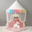 Tipi Enfant avec rideau en voile et fanion aux couleurs de l'arc en ciel