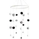 Mobile bébé avec des abeilles suspendues en peluche